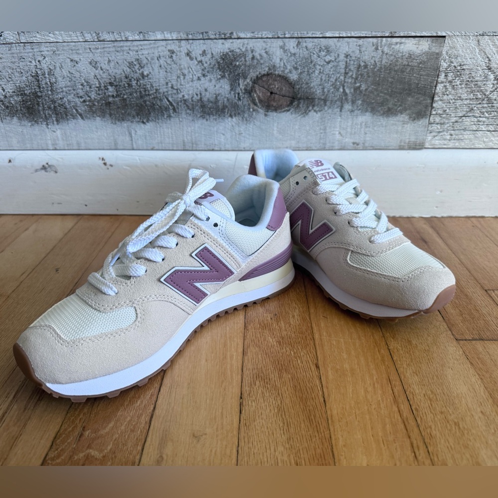 NEW Women's 574 v2 Suede Color Block Retro Lifestyle Sneakers Size 7
